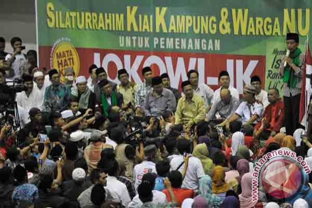 Jokowi klarifikasi segala macam fitnah di hadapan ulama Banten