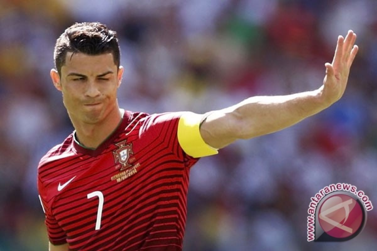 Cristiano Ronaldo sabet gelar Pemain Terbaik Eropa 2015-2016