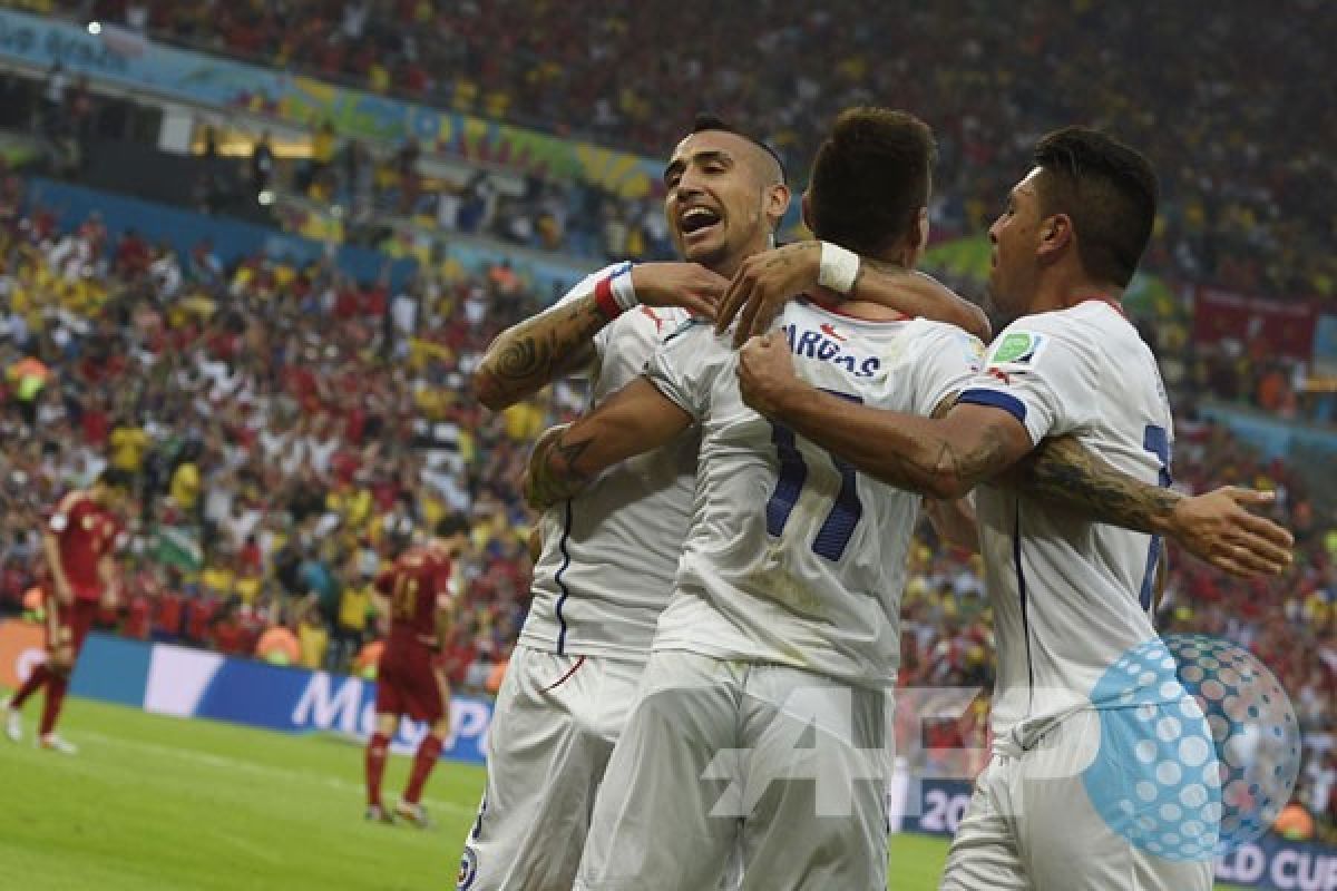 Pendukung Chile menyerobot ke dalam Maracana