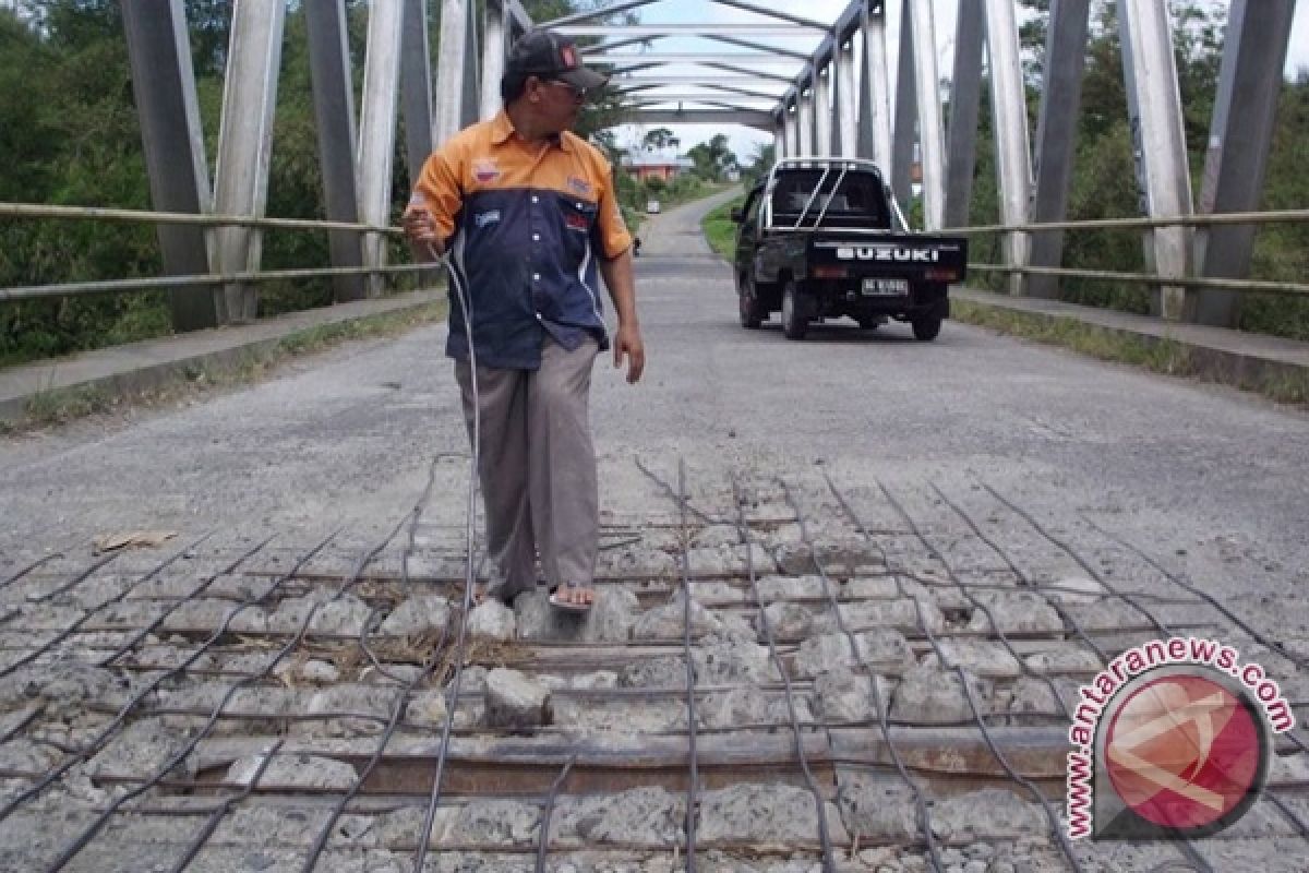 Jembatan nasional di Rejanglebong terancam ambruk