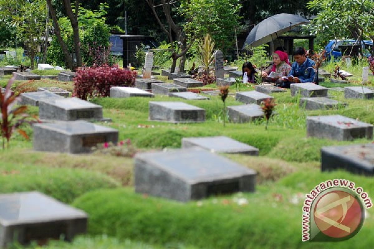 Ratusan umat Islam di Denpasar ziarah kubur jelang Ramadhan