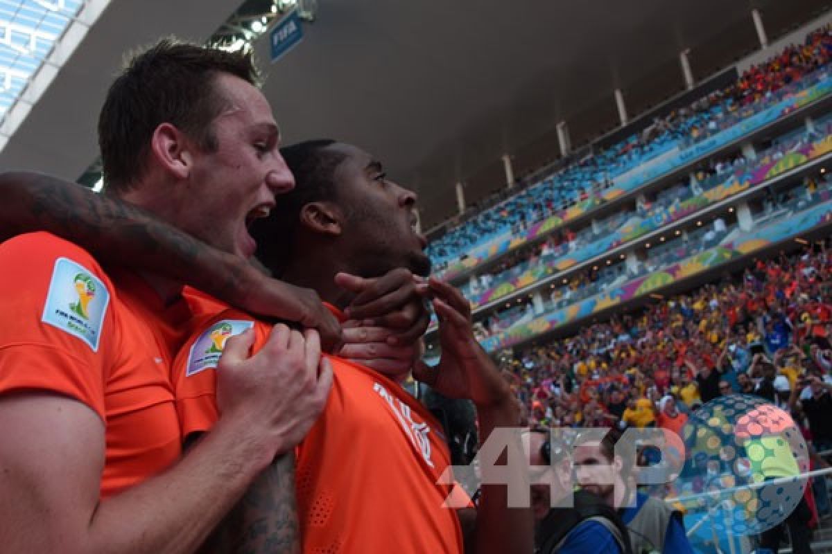 Leroy Fer buat Belanda unggul sementara 1-0