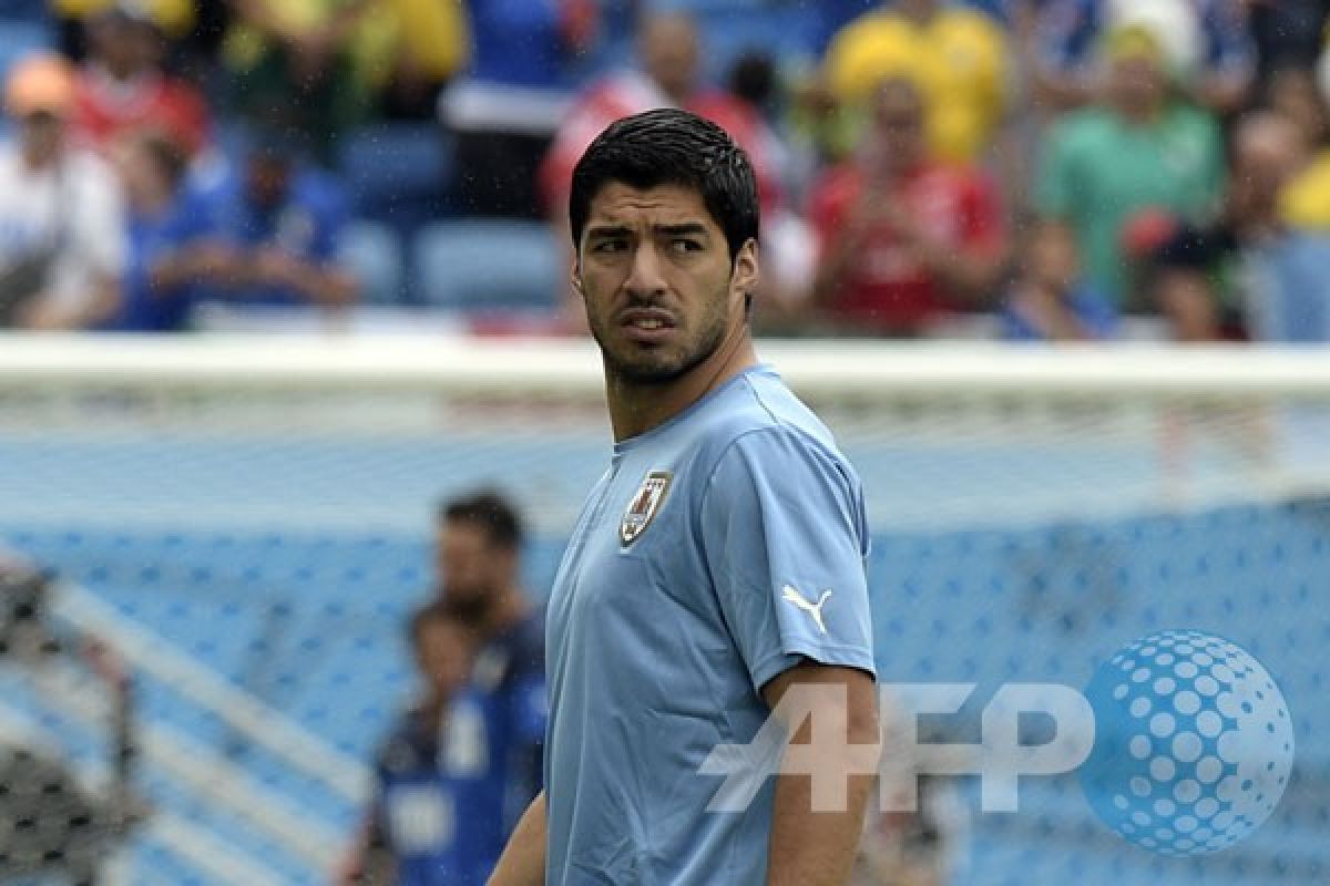 FIFA investigasi Suarez gigit pemain Italia