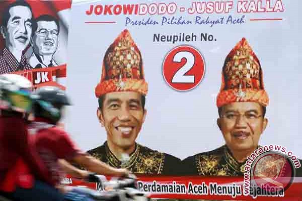 President celebrates Independence Day by wearing traditional Aceh clothing