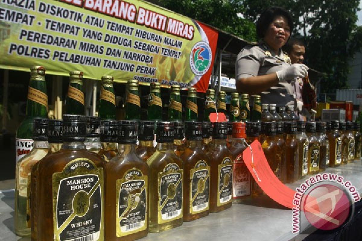 Ratusan Liter Miras Tradisional Gagal Dikirim