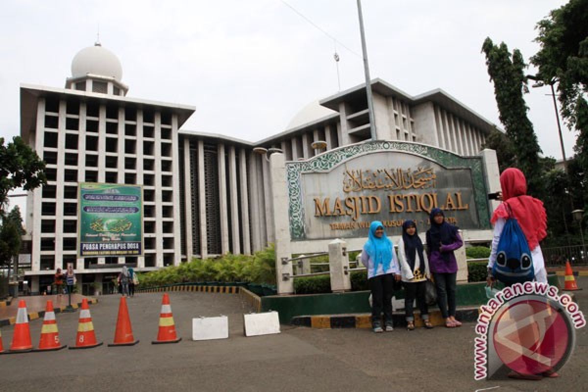 Ribuan umat muslim padati Masjid Istiqlal