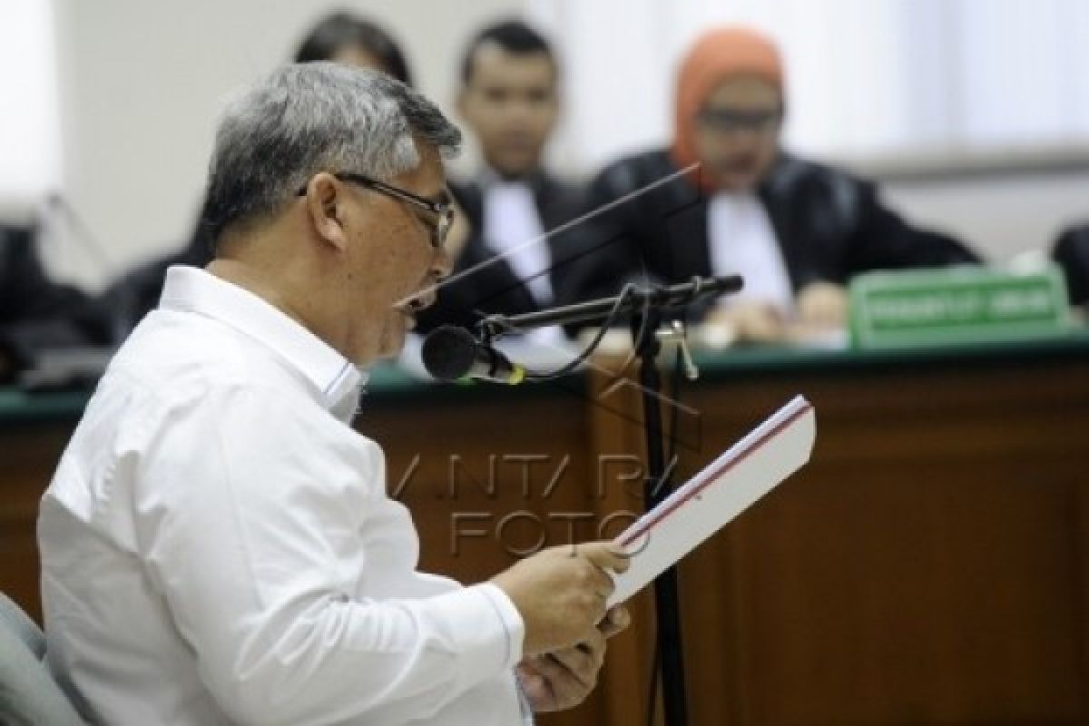 Akil Mochtar Minta Maaf Kepada Bangsa Indonesia