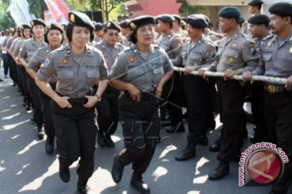 Ratusan Polwan unjuk kebolehan menari 