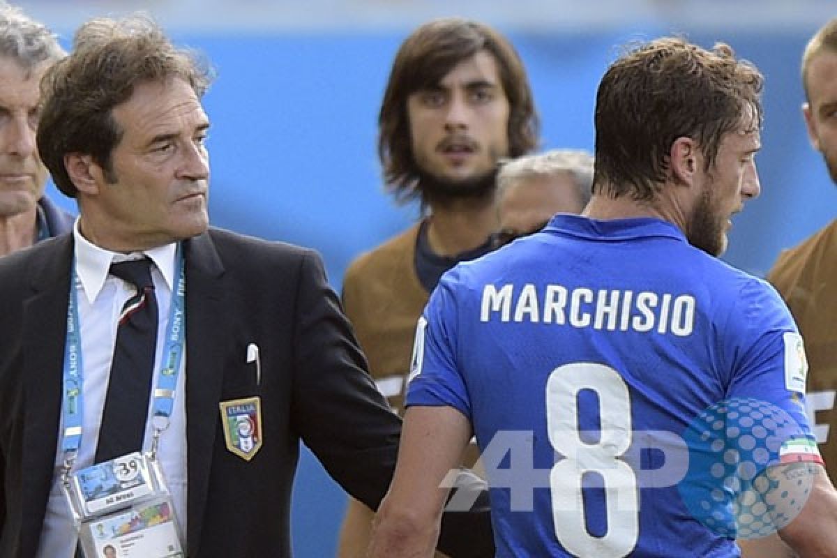 Marchisio dapat kartu merah, Italia bermain dengan 10 pemain