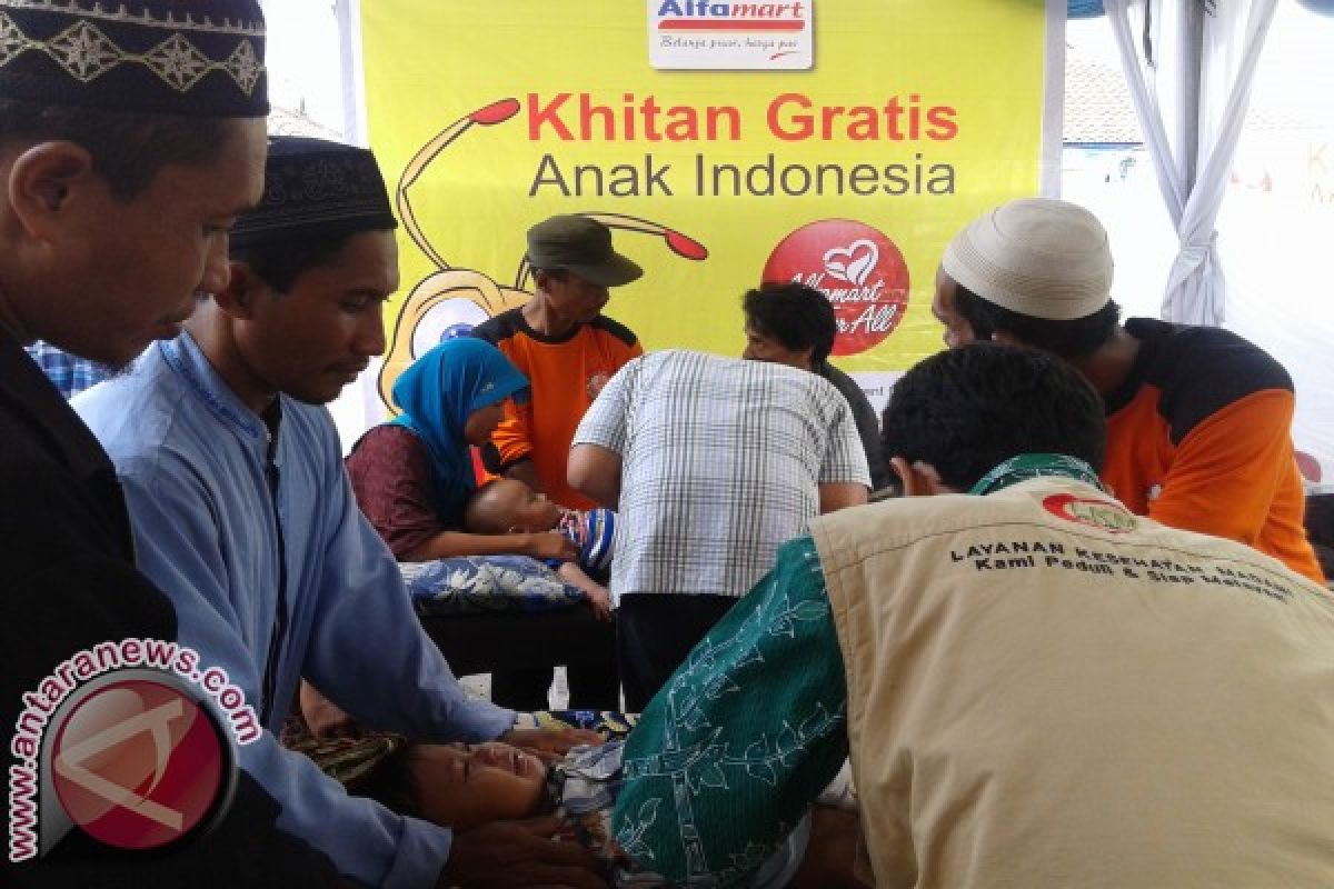 Alfamart Gelar Khitanan Gratis Di Karangasem