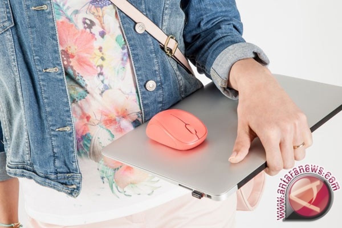  Mouse Logitech M235 Yang Warna-Warni