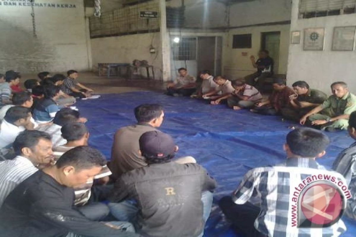 Karyawan PT Tonggak Ampuh diberhentikan tanpa pesangon