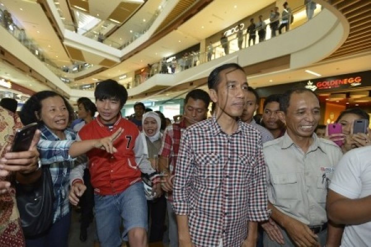 Jokowi Ngabuburit Bareng Guru Tangerang