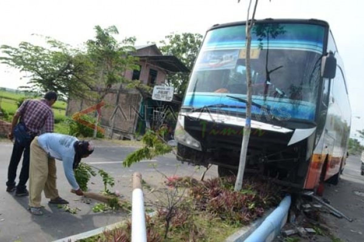 Polisi Tulungagung Tahan Sopir Bus Harapan Jaya