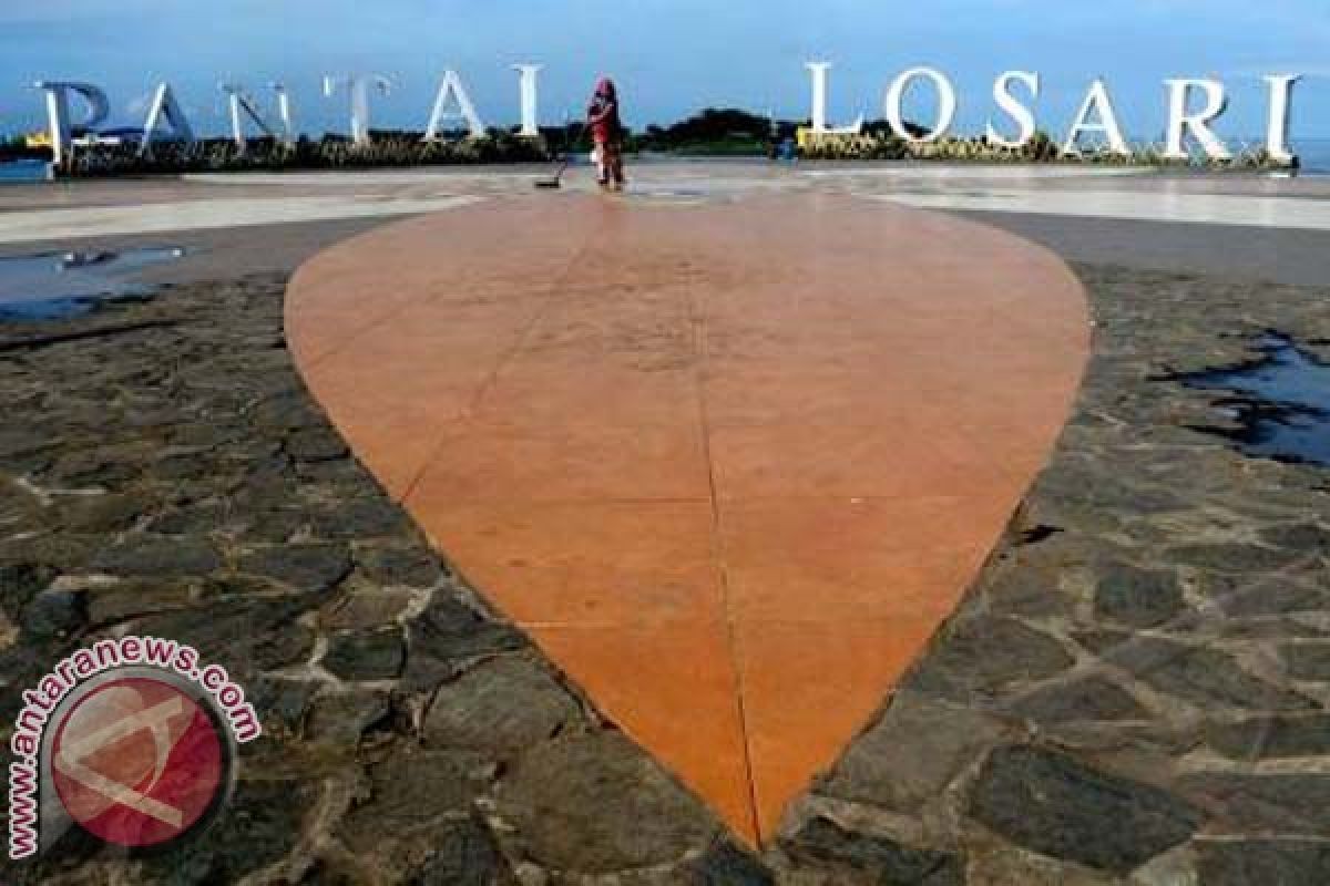 Walikota Makassar Larang Pedagang Berjualan di Losari 