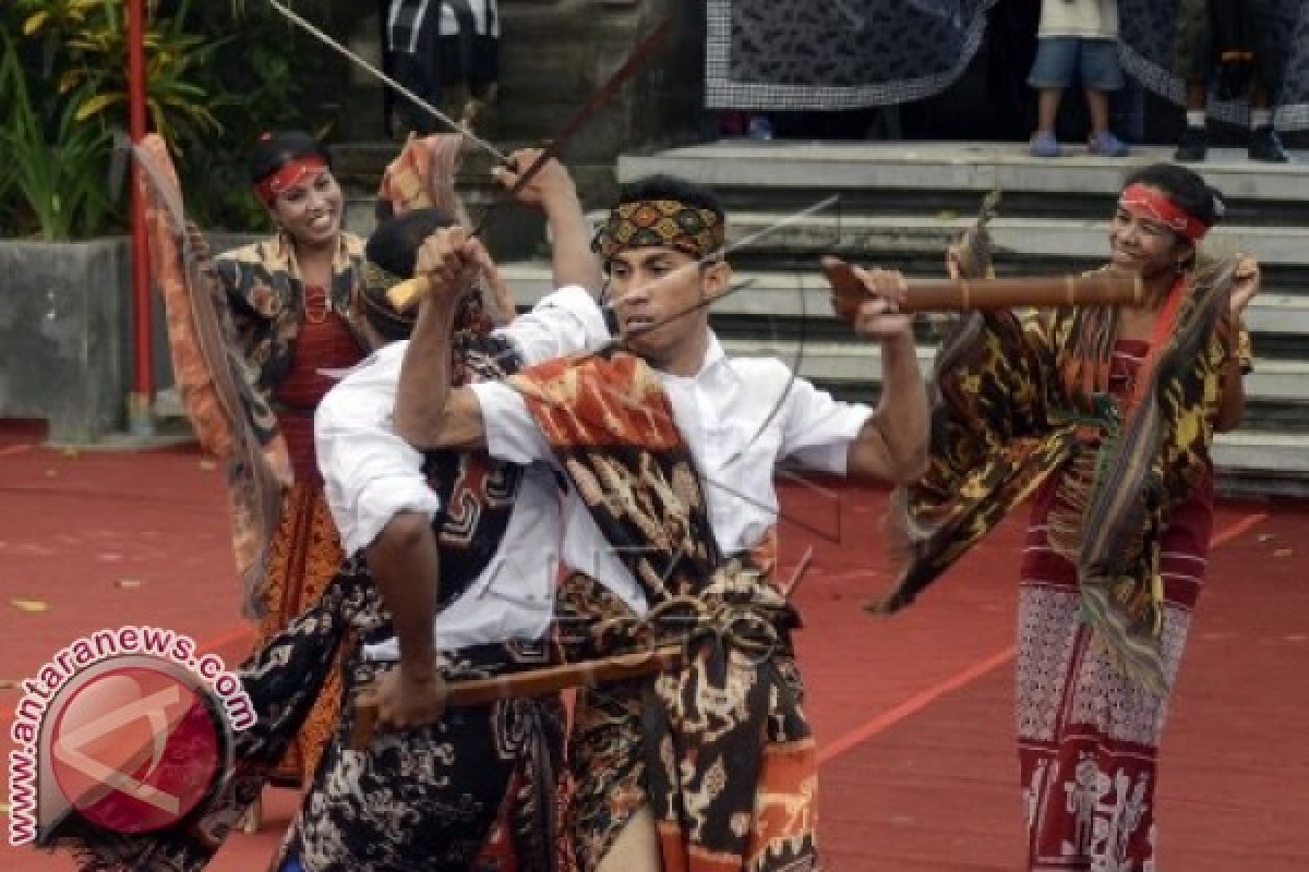 30 Seniman NTT Hibur Pengunjung PKB