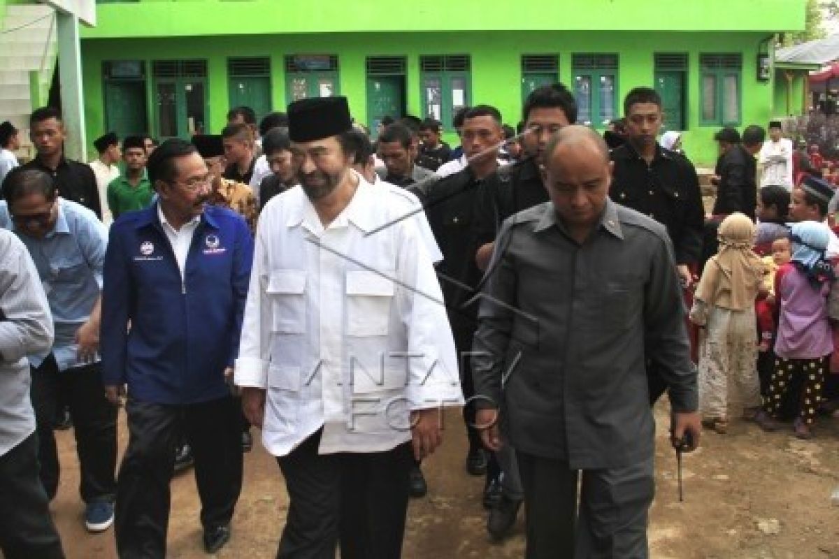 Surya Paloh Kunjungi Pesantren Di Banten