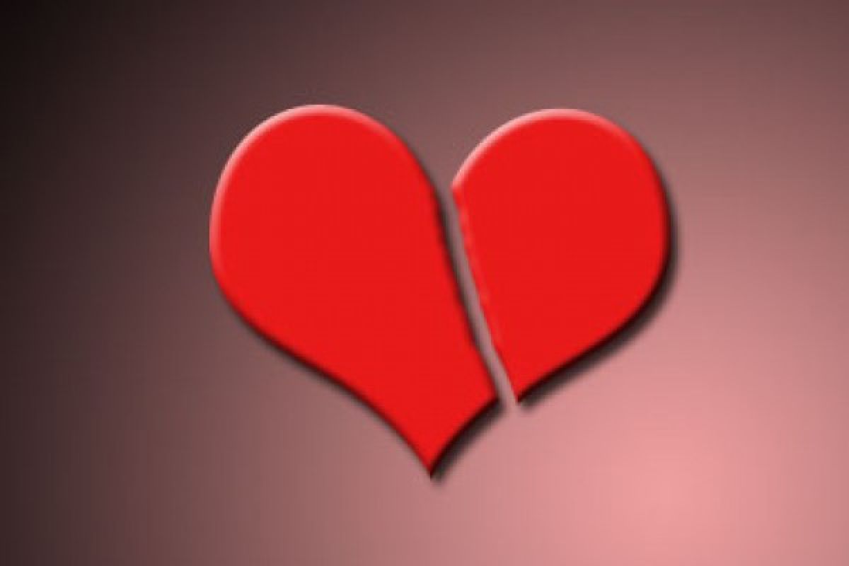 Menolak Cinta, Atika Memar Dihajar Teman Kerja