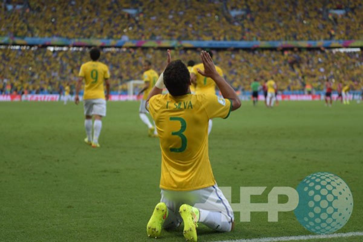 Silva antar Brasil unggul 1-0 babak pertama