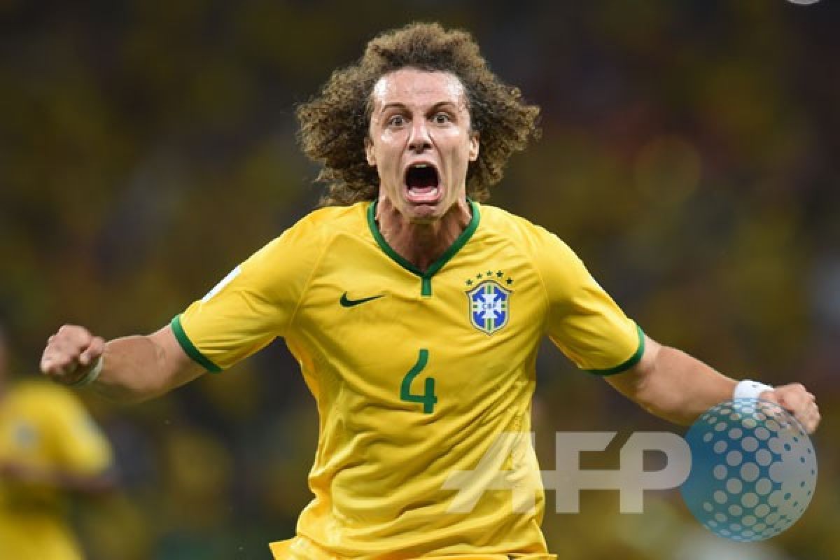 David Luiz buat Brasil unggul 2-0