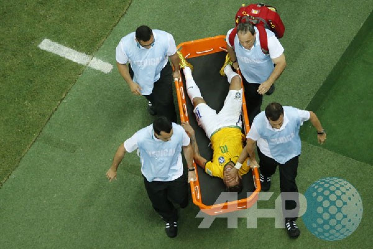 Neymar dibawa ke rumah sakit