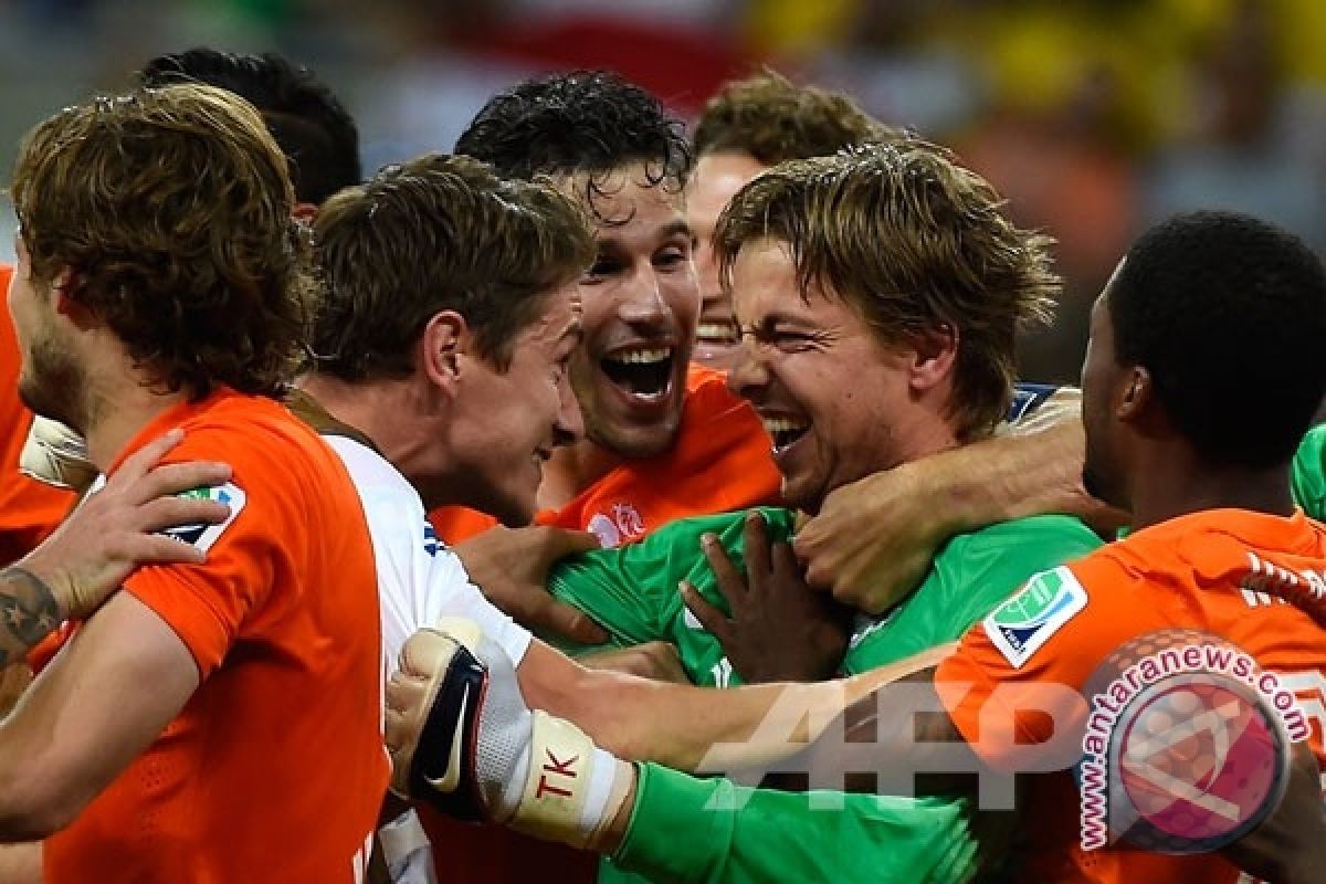 Tim Krul dan si Jenius Louis van Gaal