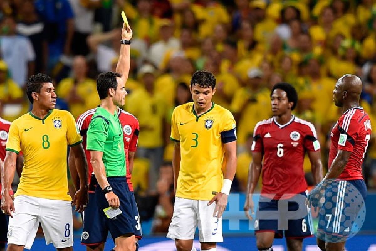 Brasil minta kartu kuning Silva dicabut