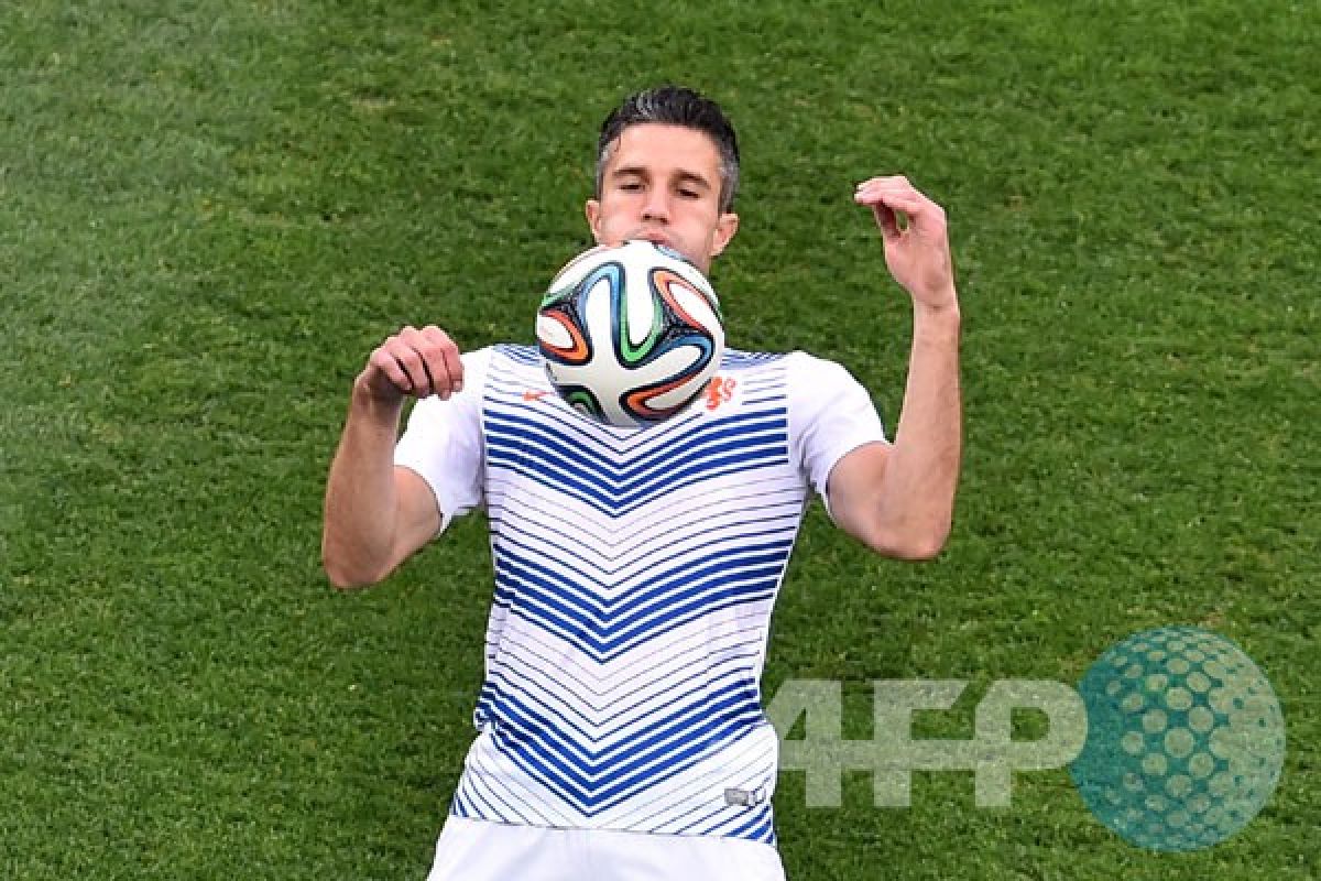 Robin van Persie belum siap pensiun