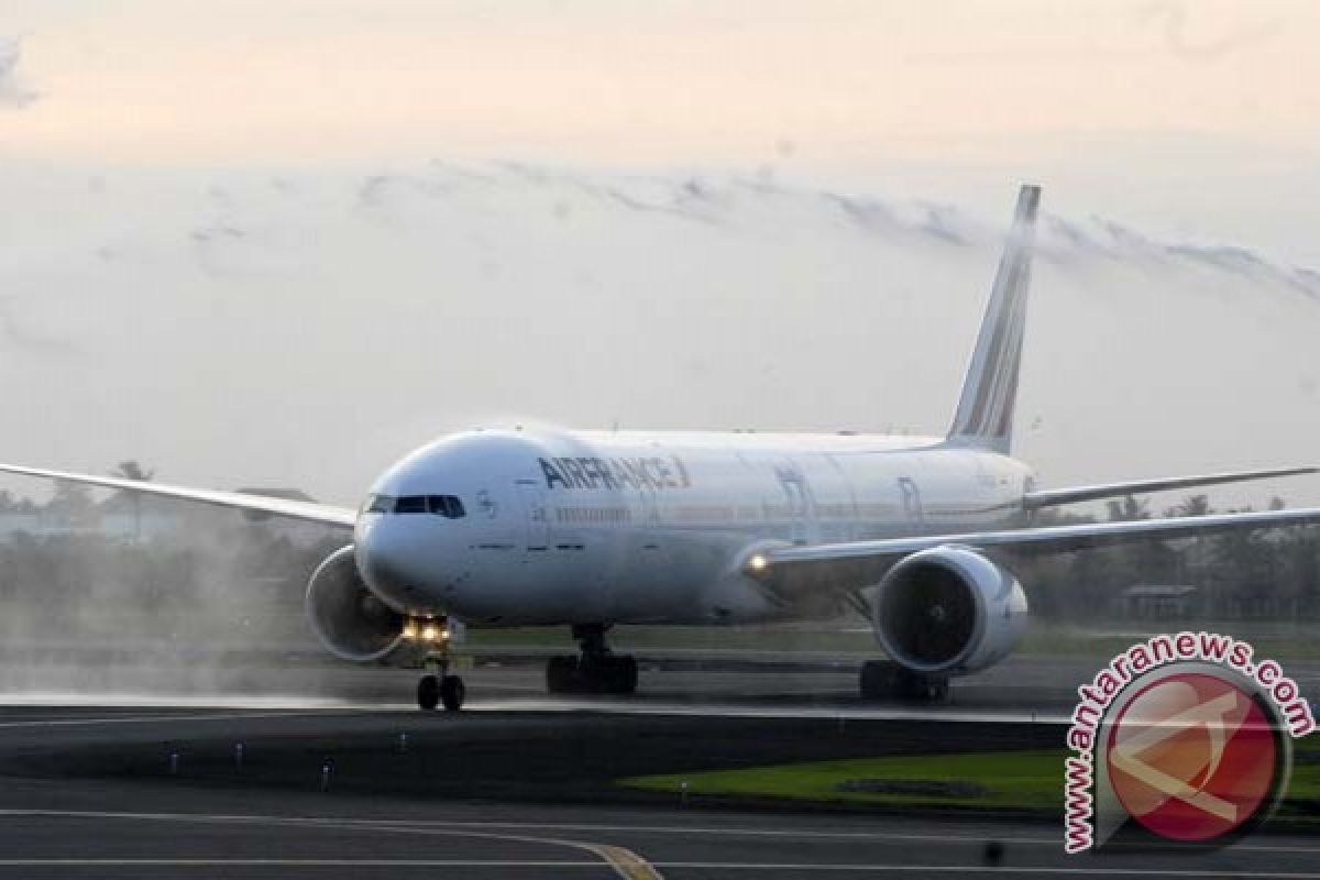 Prancis selidiki Air France yang nyaris jatuh di gunung