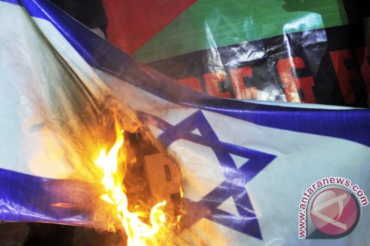 Pengibaran bendera Israel langgar konstitusi