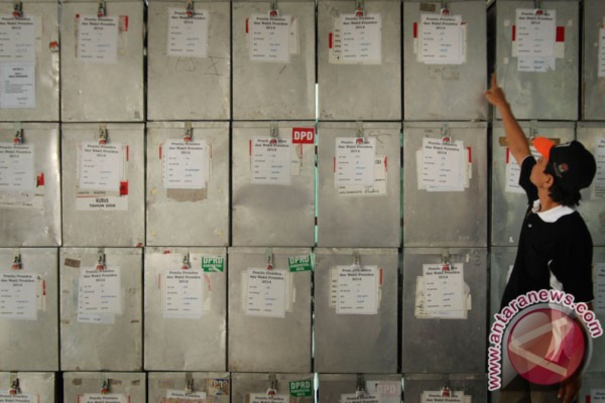 KPU Bogor buka kotak suara untuk ambil alat bukti