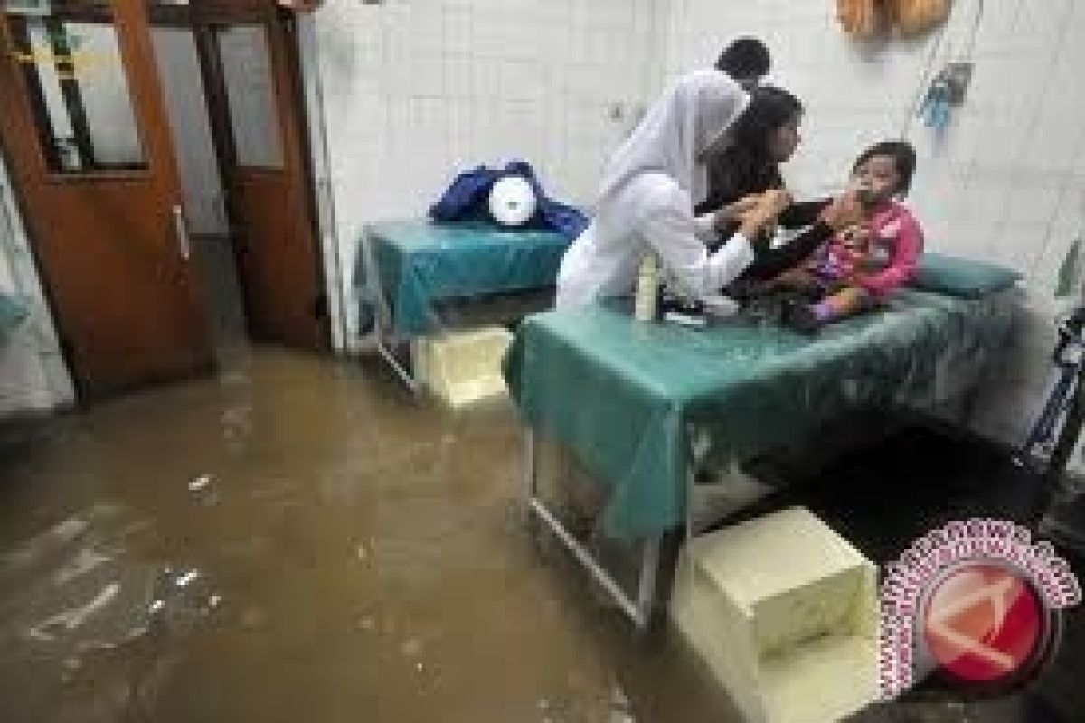 Pasien RS Kabelota Diungsikan Akibat Banjir