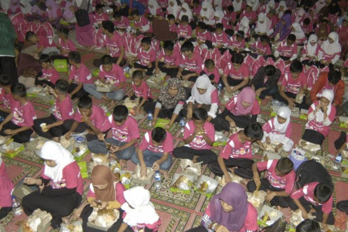 Bank Nagari Pulau-Punjung Dharmasraya Santuni Anak Yatim