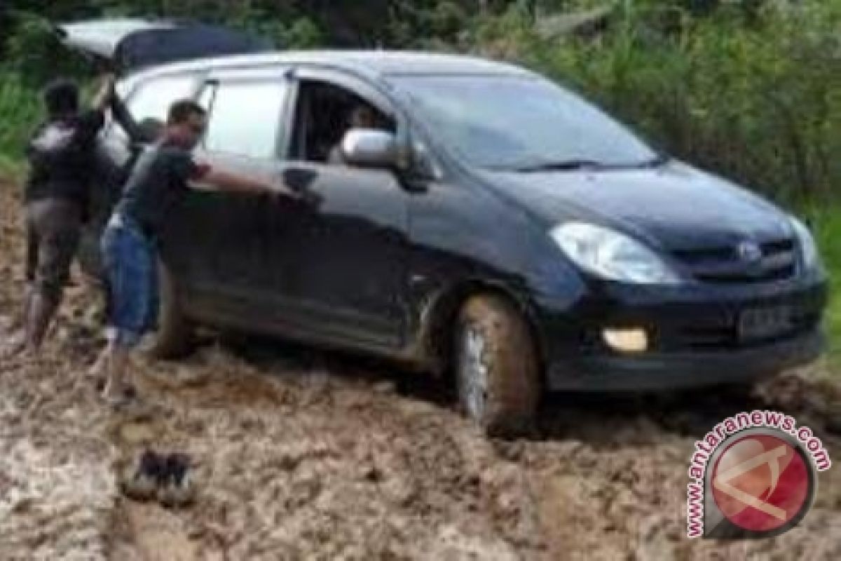 Jalan Kukar-Kubar Masih Tambal Sulam