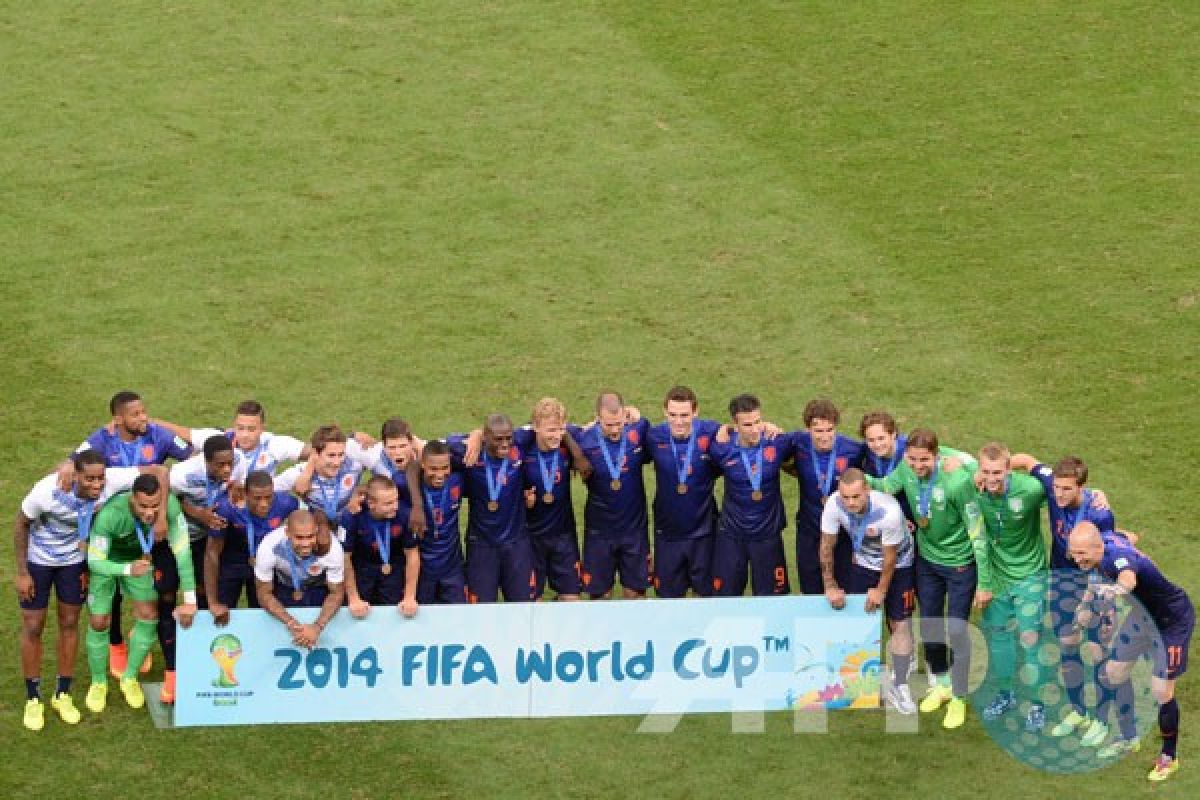 Belanda juara tiga, Brasil kian terpuruk