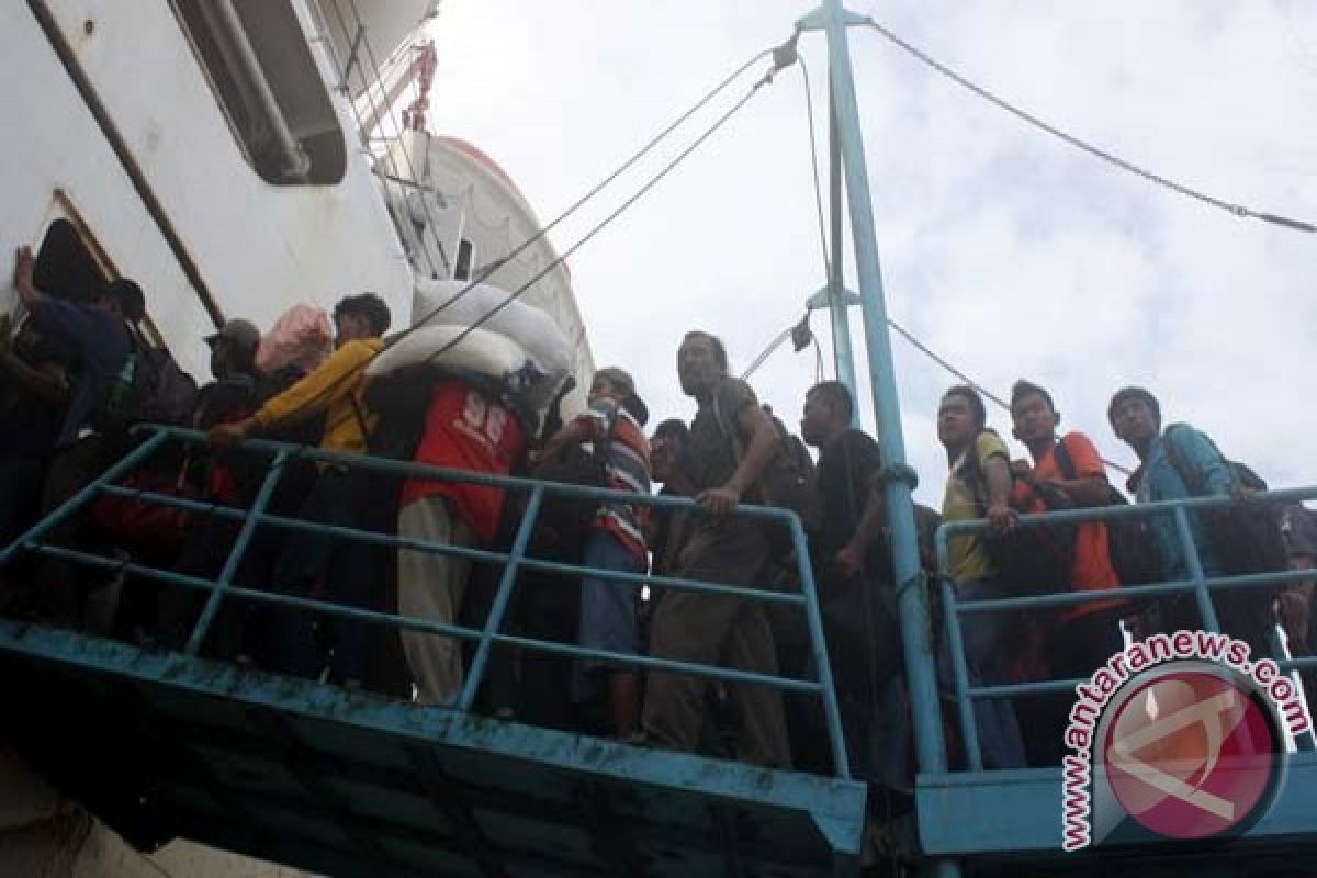 700 pemudik dari Pelabuhan Sampit berangkat ke Surabaya usai shalat Ied