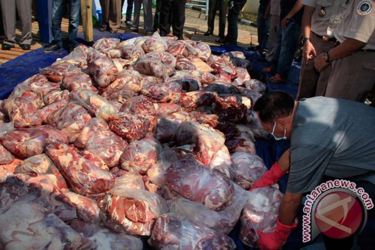 Gudang daging babi hutan digerebek di Surabaya