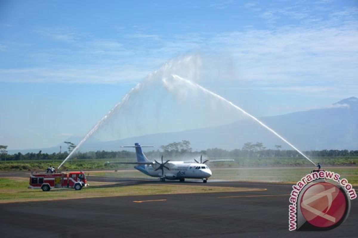 Aktivitas Bandara Notohadinegoro Jember masih lumpuh