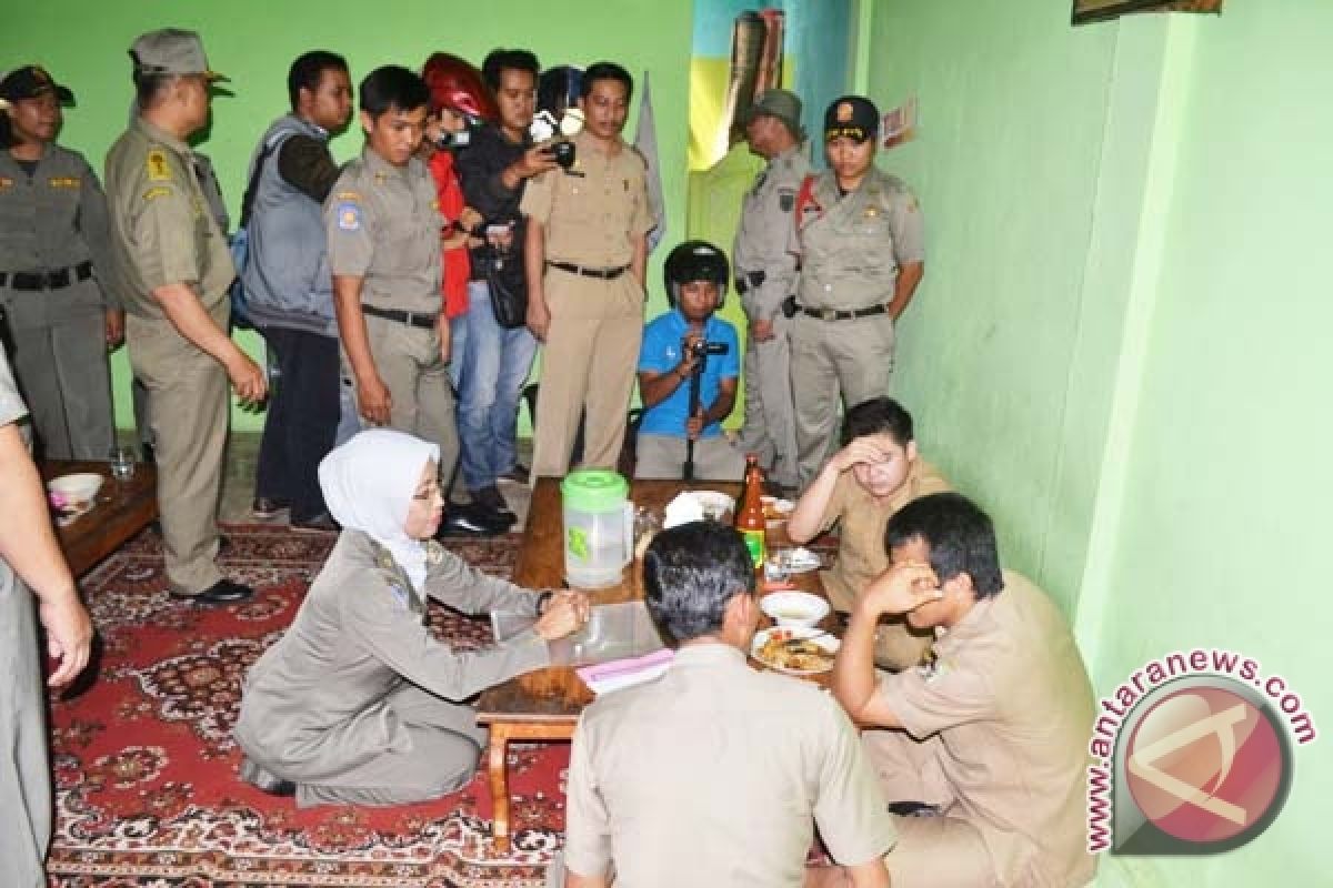 Satpol Mukomuko jaring ASN dan honorer berkeliaran