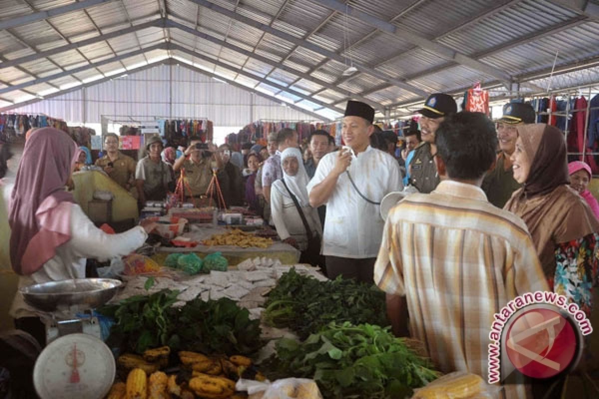 Wakil Bupati Lampung Tengah Kunjungi Pasar Wates