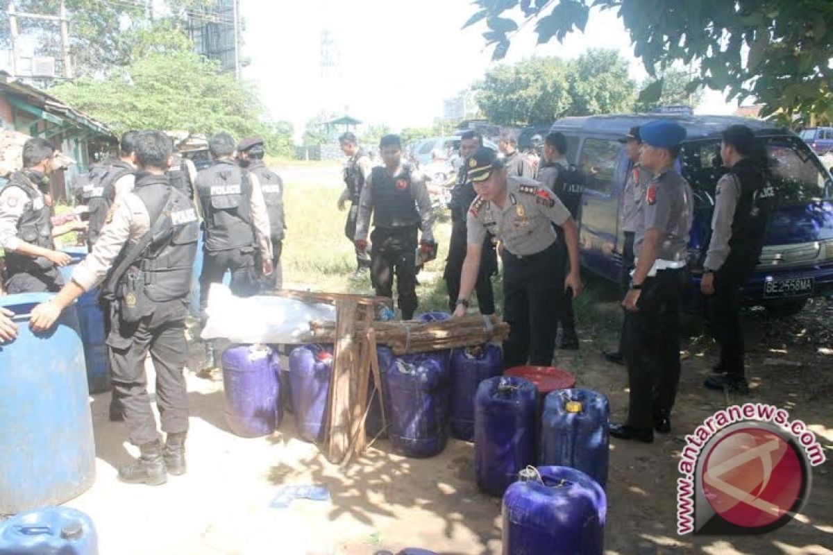 Polisi Mukomuko sita puluhan liter tuak