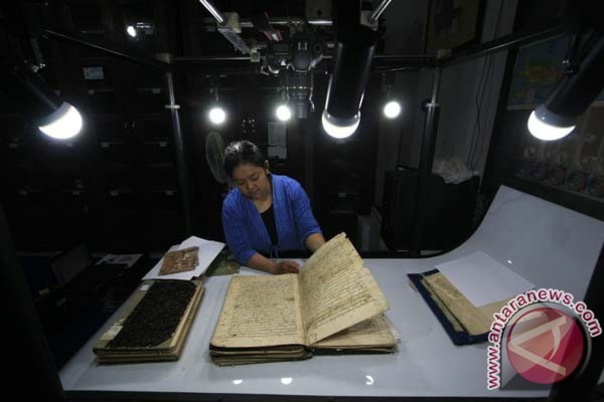 Radya Pustaka pamerkan koleksi naskah kuno