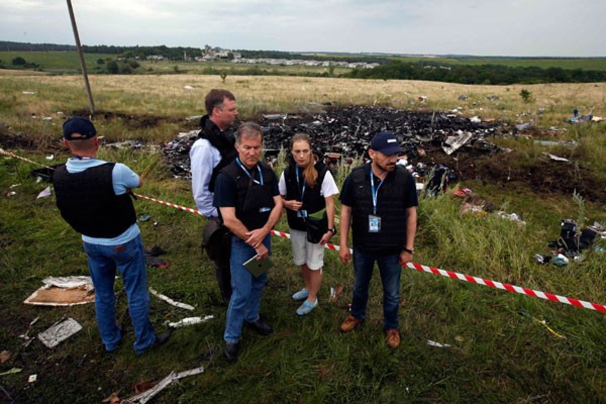 Pemberontak Ukraina nyatakan "kotak hitam" MH17 belum ditemukan