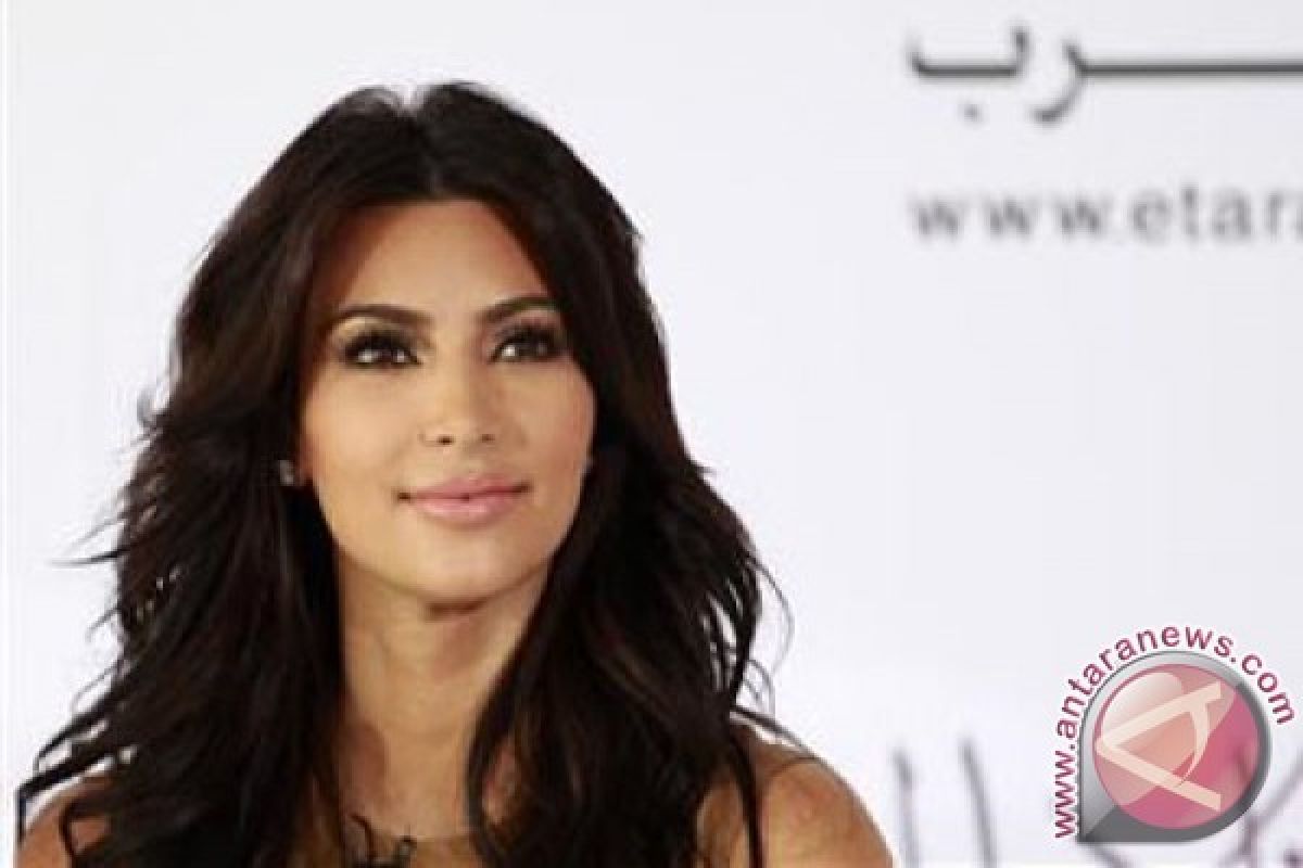 Ratu reality show Kim Kardashian Sewa Kembaran Puterinya