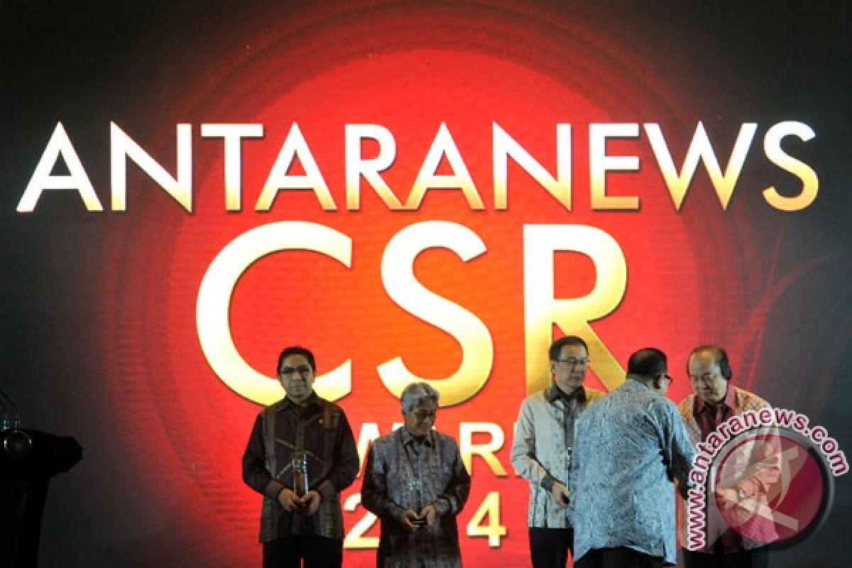 ANTARA anugerahkan Tokoh Filantropi 2014 kepada Dato  Sri Prof. Dr. Tahir