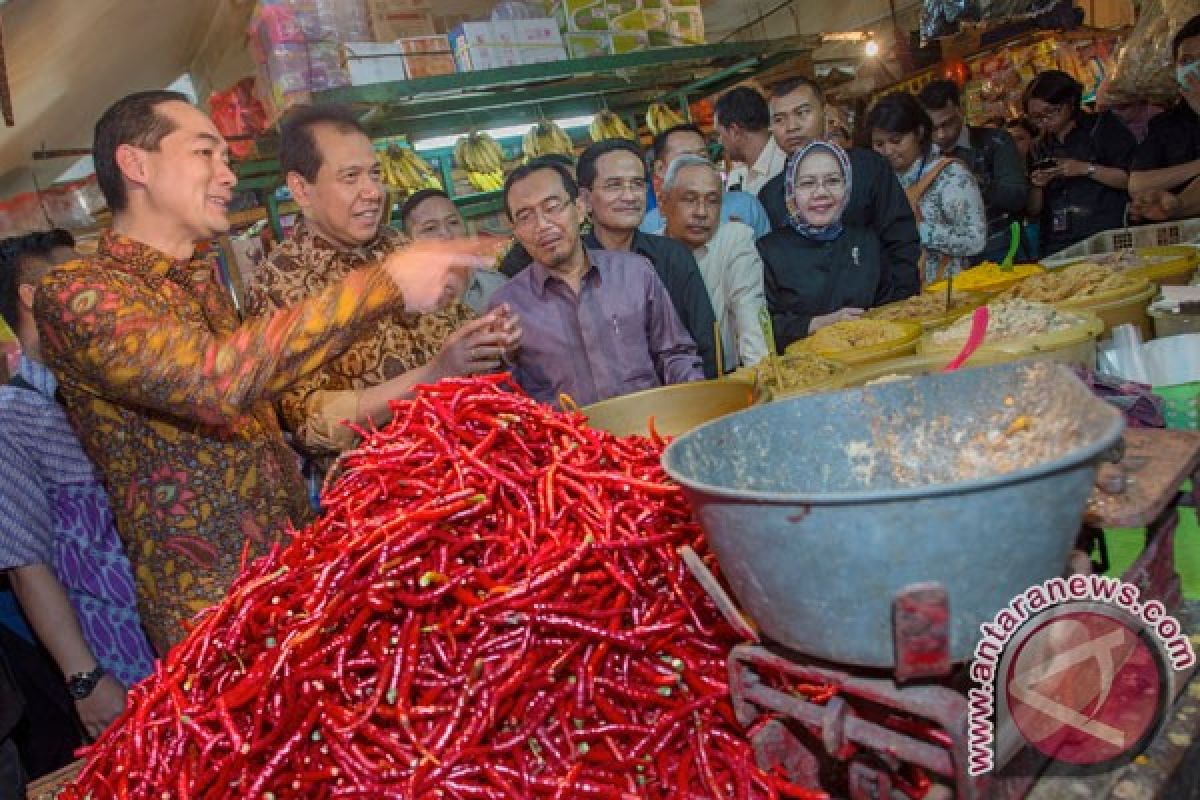 Chairul Tanjung pantau harga