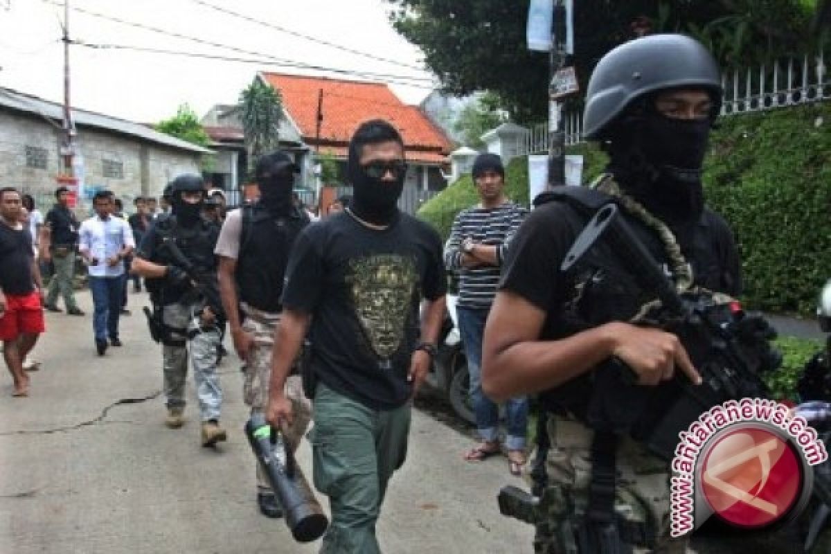 Polisi geledah tempat indekos terduga teroris di Karanganyar