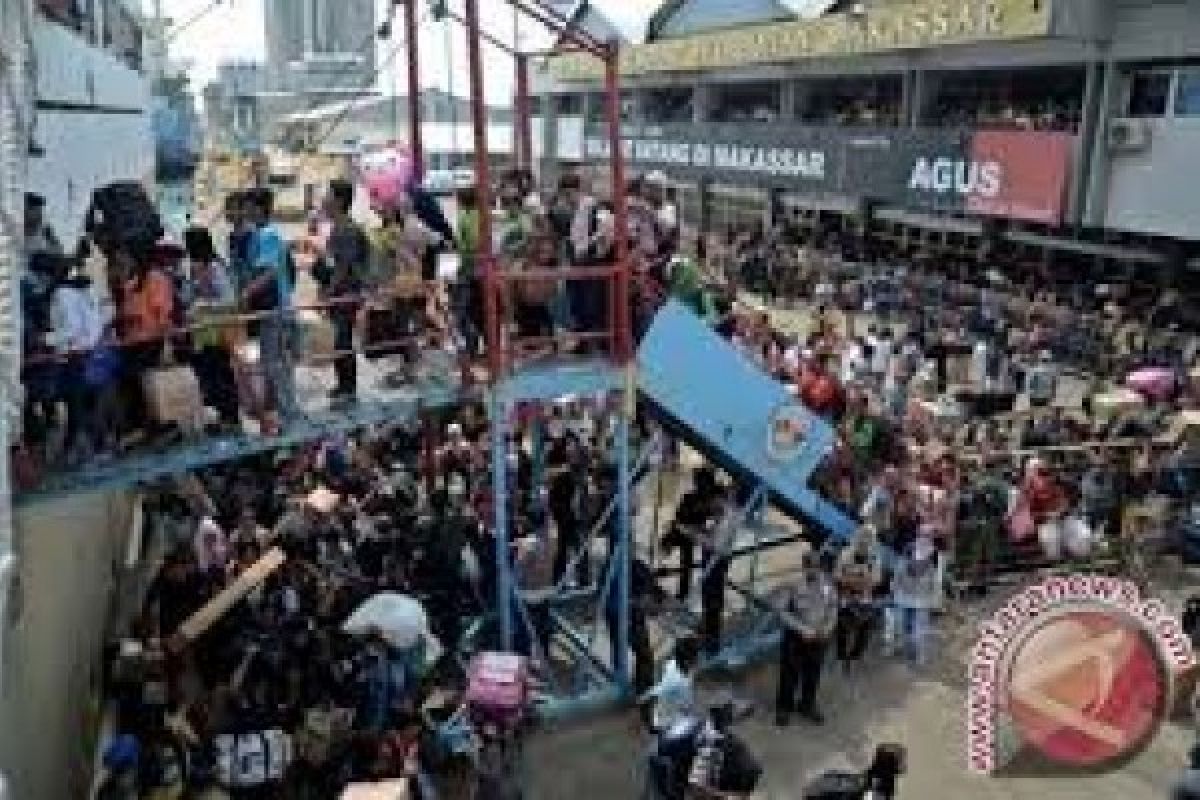 270.025 Pemudik Feri Telah Menyeberang Ke Sumatera