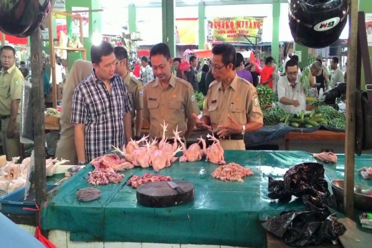 Polres - Pemkab Sambas Sidak Pasar Di Tiga Kecamatan