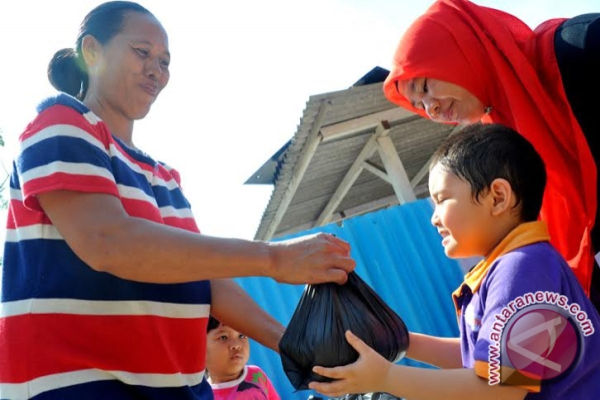 Siswa Play Group belajar zakat fitrah